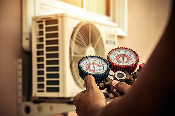 Professional Hvac technician working in Romulus, MI